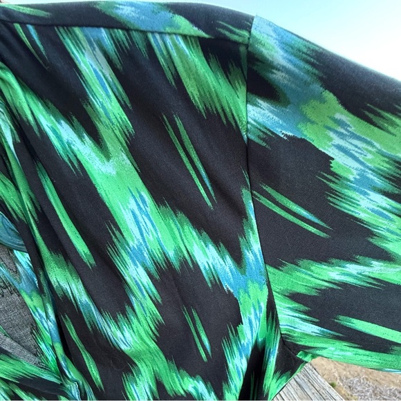 Scoop Black And Green Dress - Picture 7 of 16